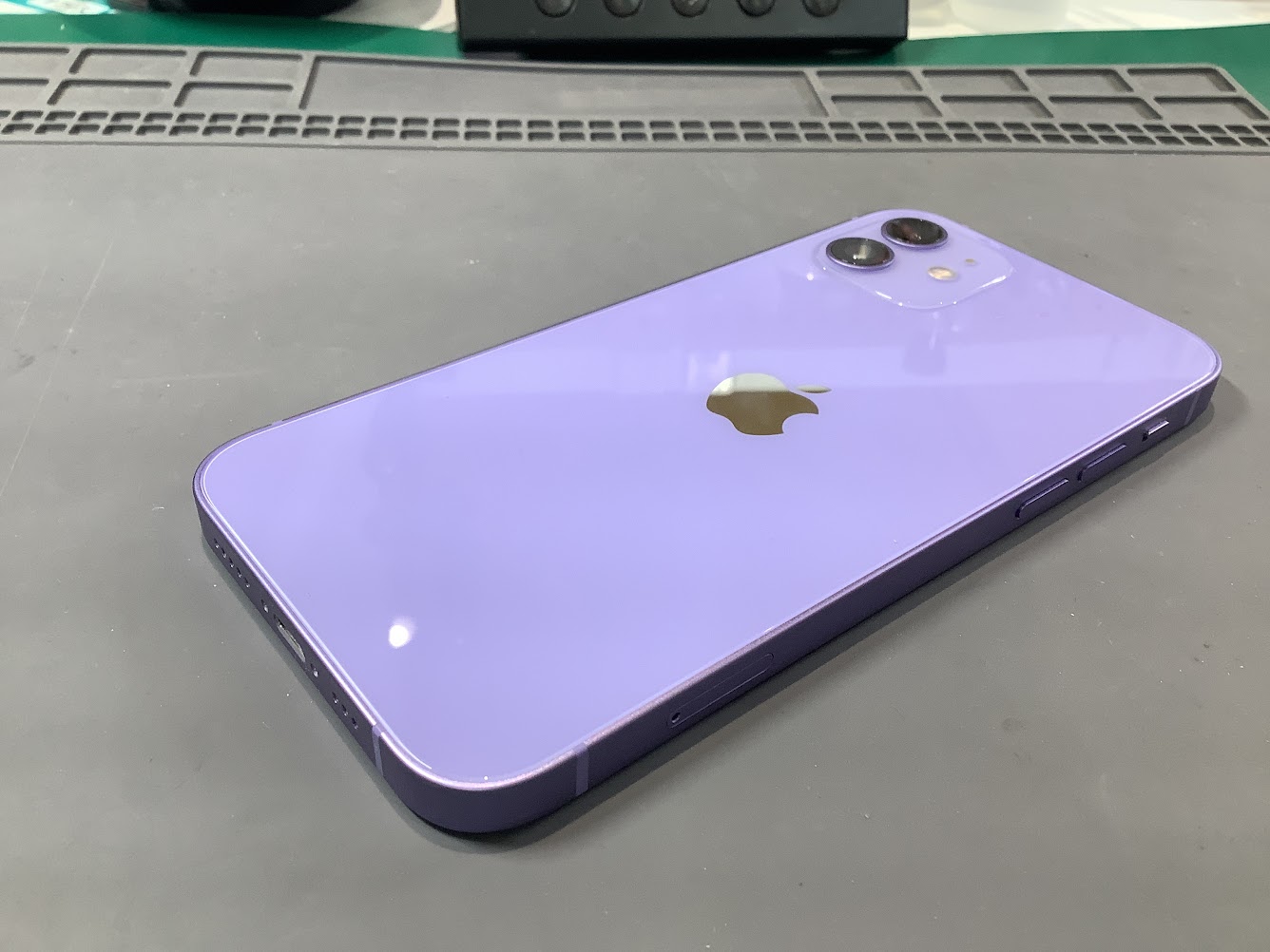 iPhone12の画面交換ならデータをそのまま・最短即日修理のスマホ修理工房ラザウォーク甲斐双葉店へ